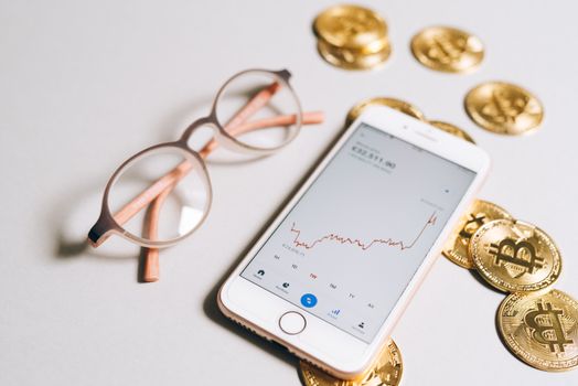 Navigating Digital Wallets in 2024: Types, Benefits, and Risks